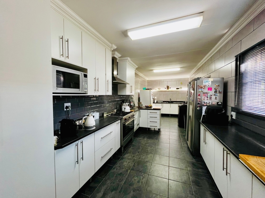 4 Bedroom Property for Sale in Roodewal Free State